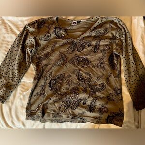 Brown sequenced top that includes a V-Neck as well as a mid way sleeve.
